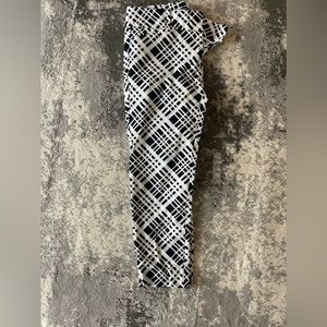 New Size 4 NY&CO crop pants